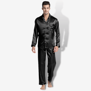 Svart sidenpyjamas